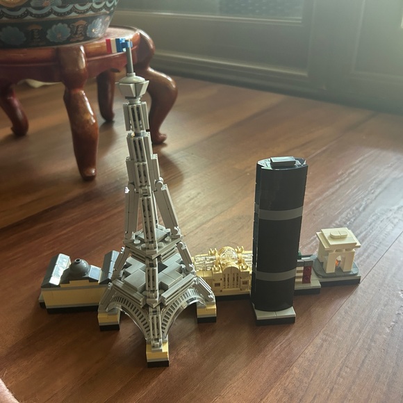 LEGO Architecture Paris Set 21044 - Picture 3 of 5